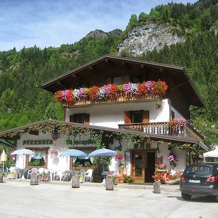 Affittacamere Pizzeria Marmolada Rocca Pietore Bagian luar foto