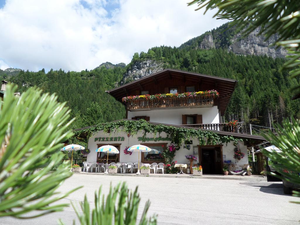 Affittacamere Pizzeria Marmolada Rocca Pietore Bagian luar foto