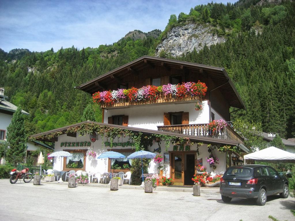 Affittacamere Pizzeria Marmolada Rocca Pietore Bagian luar foto